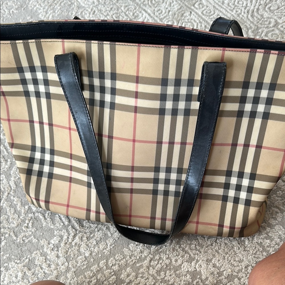 Stylish Checkered Tote Bag - Black and Tan